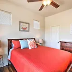 Scottsdale Escape With Community Pool, Golf And Tennis