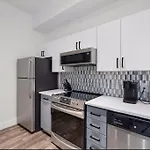 Modern 2 Bedroom Apt In Scottsdale
