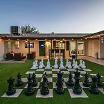 Charming Zen Home With Heated Pool, Pool Table, Arcade And Mini Golf.