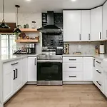 Charming Zen Home With Heated Pool, Pool Table, Arcade And Mini Golf.