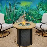 Charming Zen Home With Heated Pool, Pool Table, Arcade And Mini Golf.