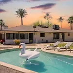 Sunshine On Sells, Pool & Bbq Grill