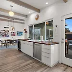 Mid-Century Marvel - Poolside Patio With Spa & Bocce