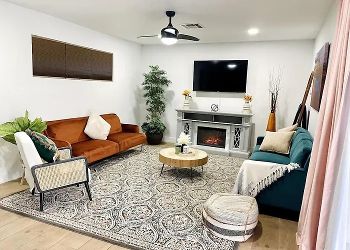 Charming Zen Home With Heated Pool, Pool Table, Arcade And Mini Golf.