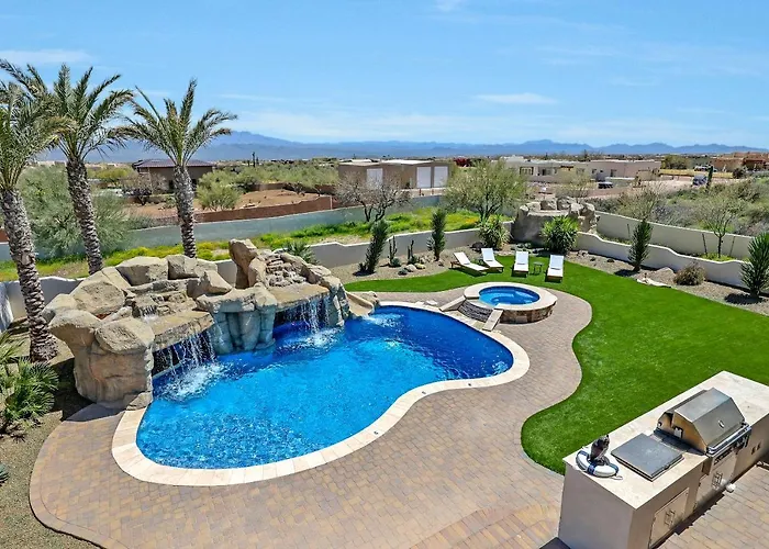 Luxury Estate, Sleeps 24, Sonoran By Homestakes Stays