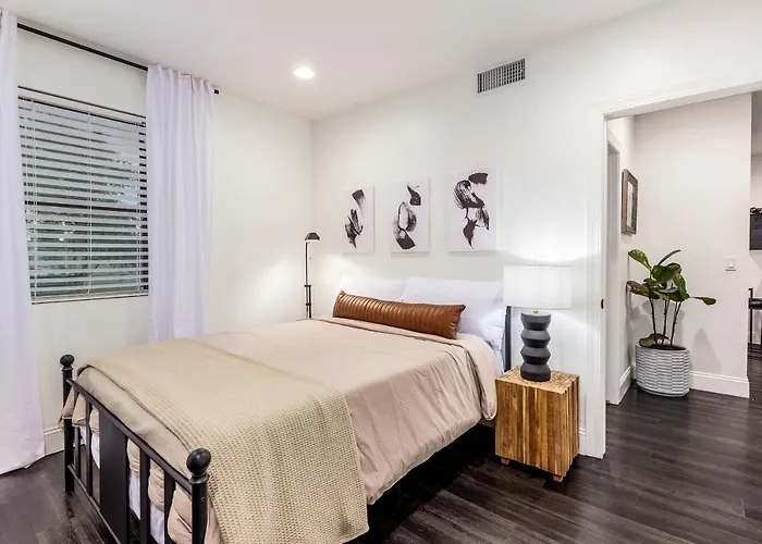 Live Above Shops And Restaurants In Oldtown Scottsdale