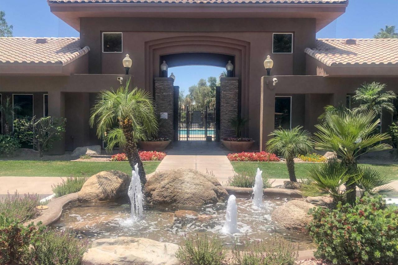 Apartment With Pool Walk To Kierland