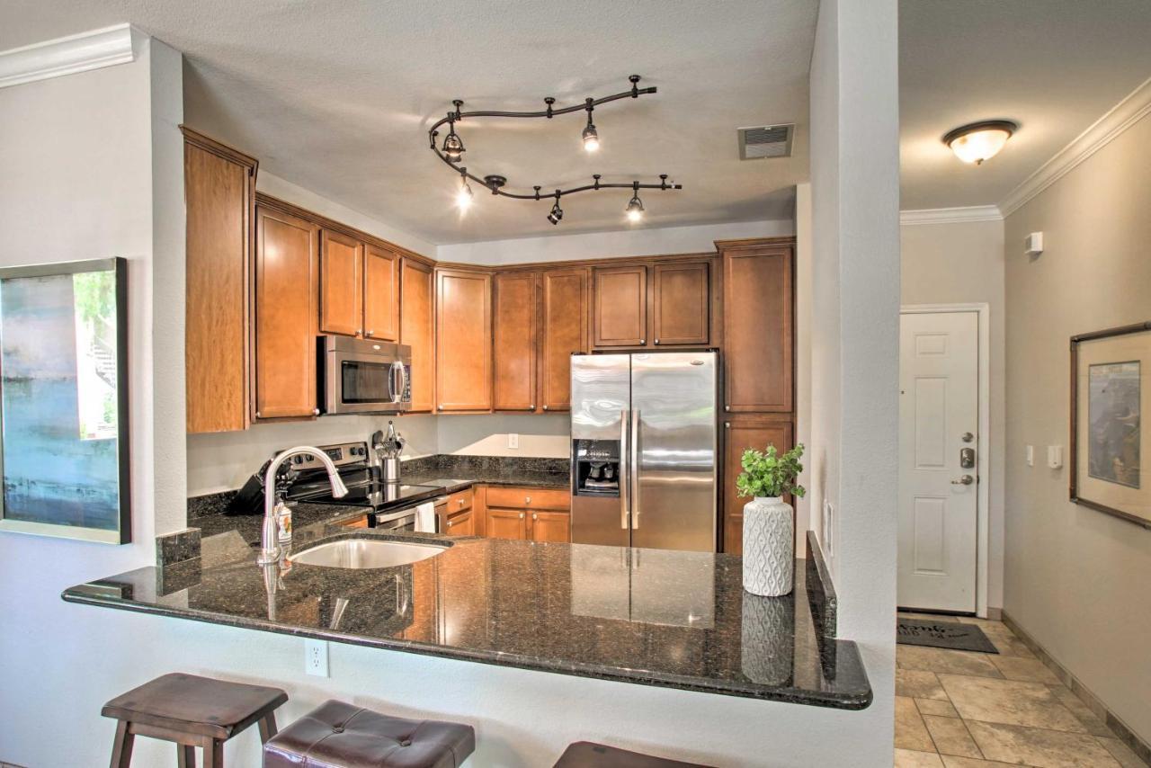 With Pool Walk To Kierland Apartment *