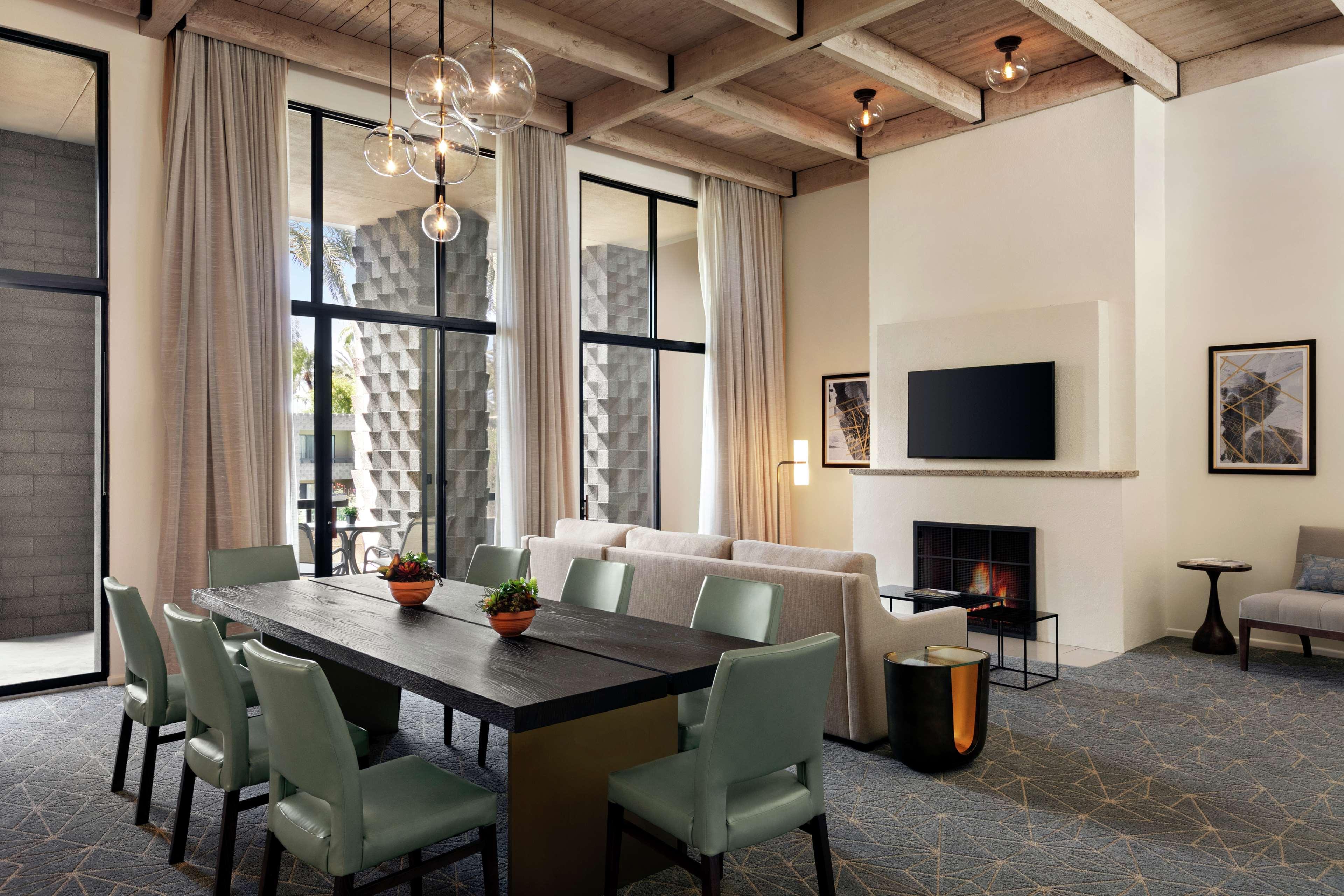 Doubletree By Hilton Paradise Valley Resort