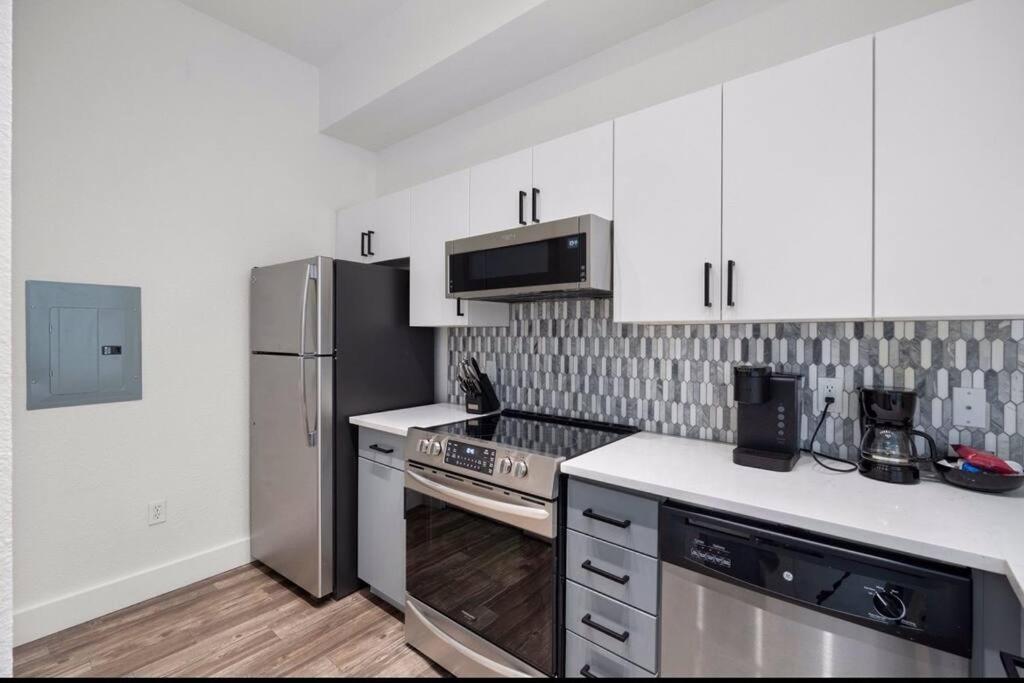 Modern 2 Bedroom Apt In Apartamento *