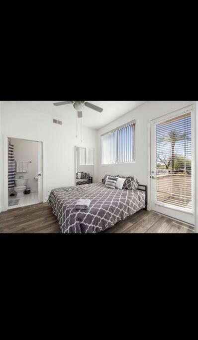Modern 2 Bedroom Apt In