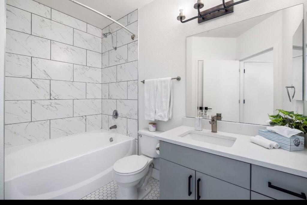 Modern 2 Bedroom Apt In * Scottsdale