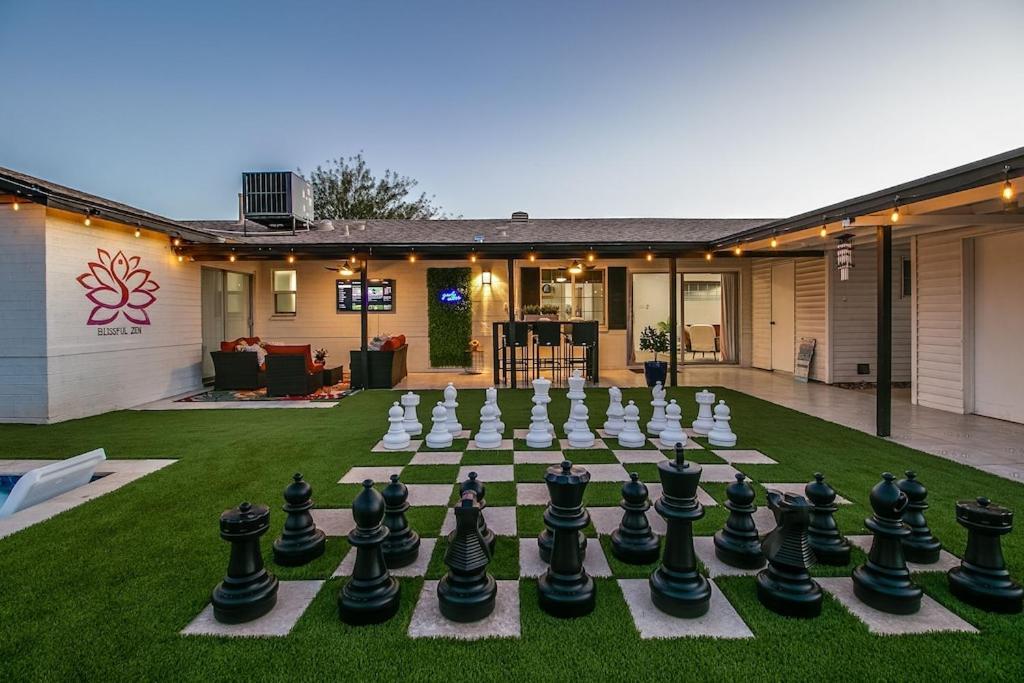 Charming Zen With Heated Pool, Pool Table, Arcade And Mini Golf. Holiday home Scottsdale
