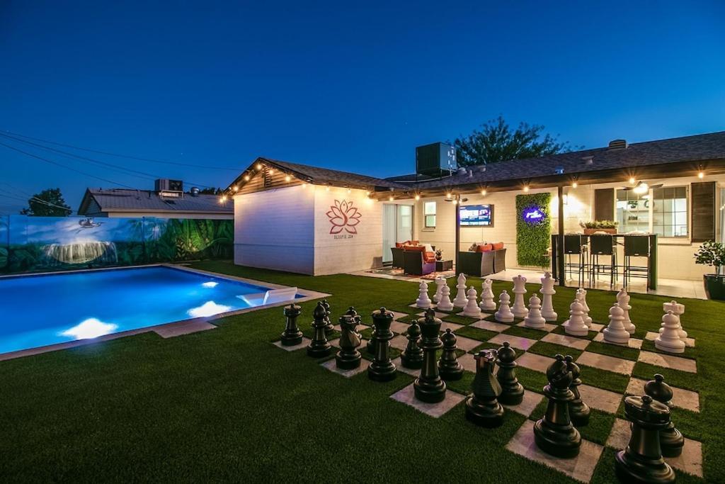 Holiday home Charming Zen With Heated Pool, Pool Table, Arcade And Mini Golf.