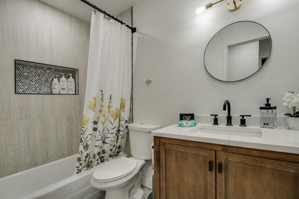 Holiday home Charming Zen With Heated Pool, Pool Table, Arcade And Mini Golf. Scottsdale