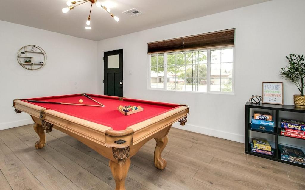 Holiday home Charming Zen With Heated Pool, Pool Table, Arcade And Mini Golf.