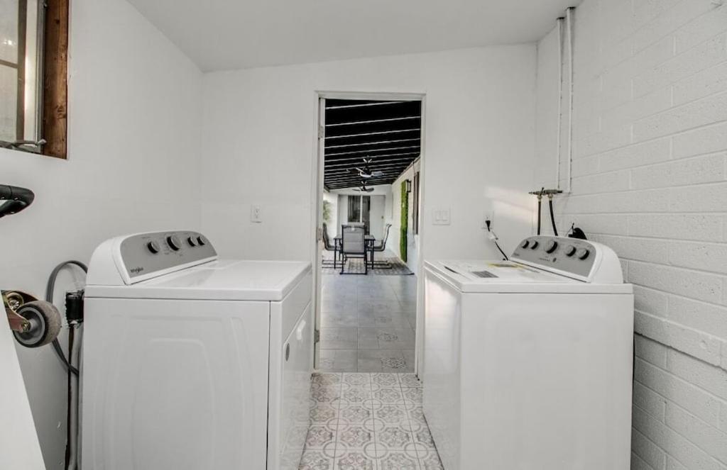 Charming Zen With Heated Pool, Pool Table, Arcade And Mini Golf.