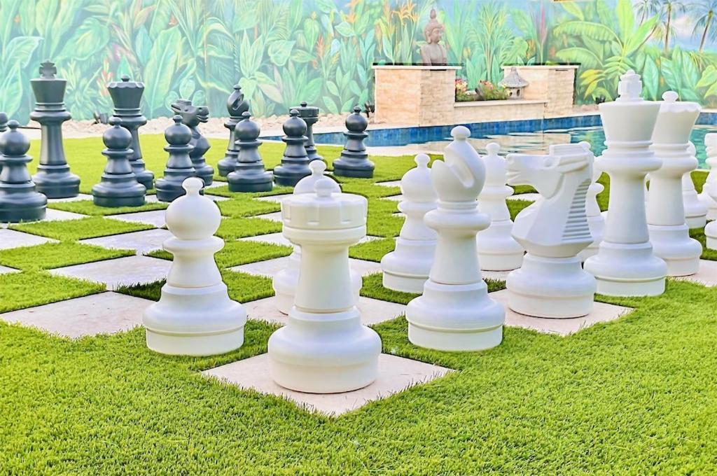 Charming Zen With Heated Pool, Pool Table, Arcade And Mini Golf.