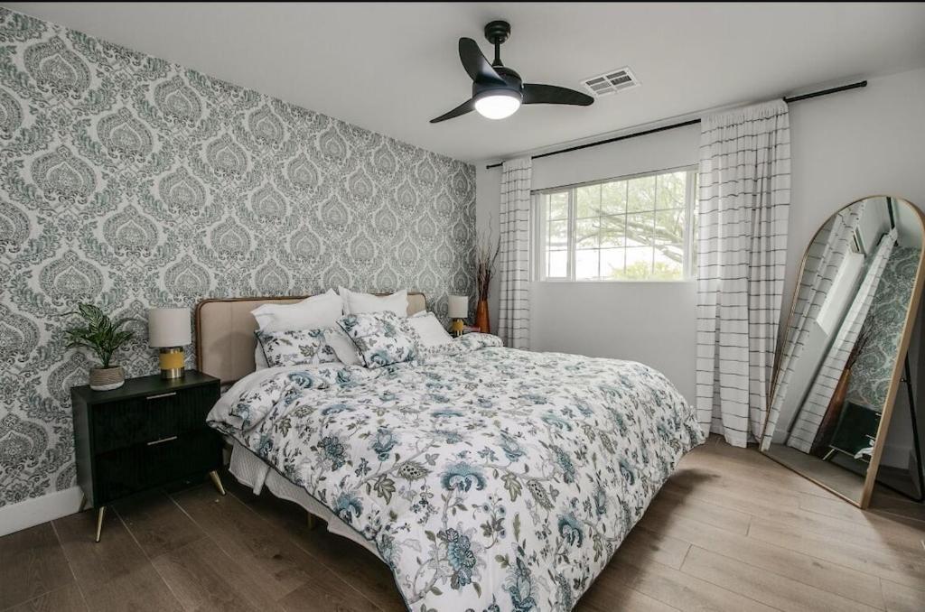 Holiday home Charming Zen With Heated Pool, Pool Table, Arcade And Mini Golf.