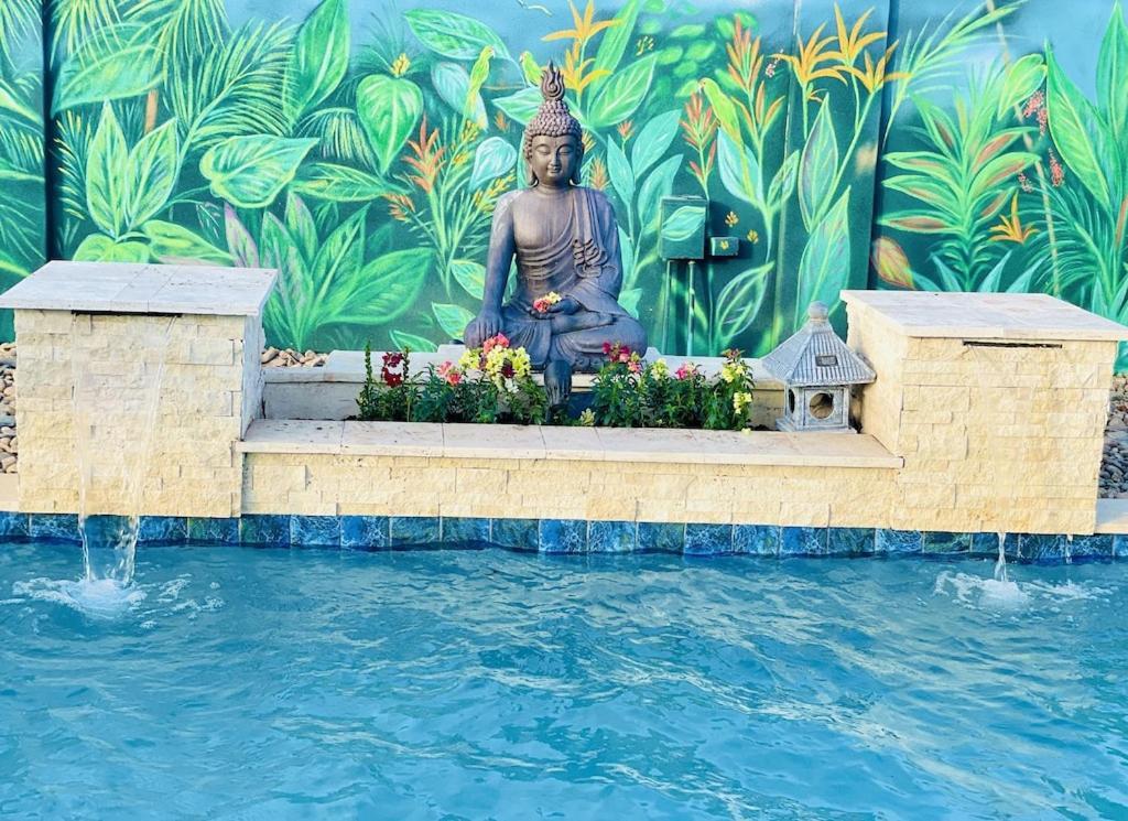 Charming Zen With Heated Pool, Pool Table, Arcade And Mini Golf. Holiday home