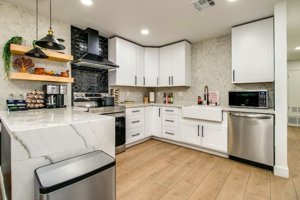 Charming Zen With Heated Pool, Pool Table, Arcade And Mini Golf. *
