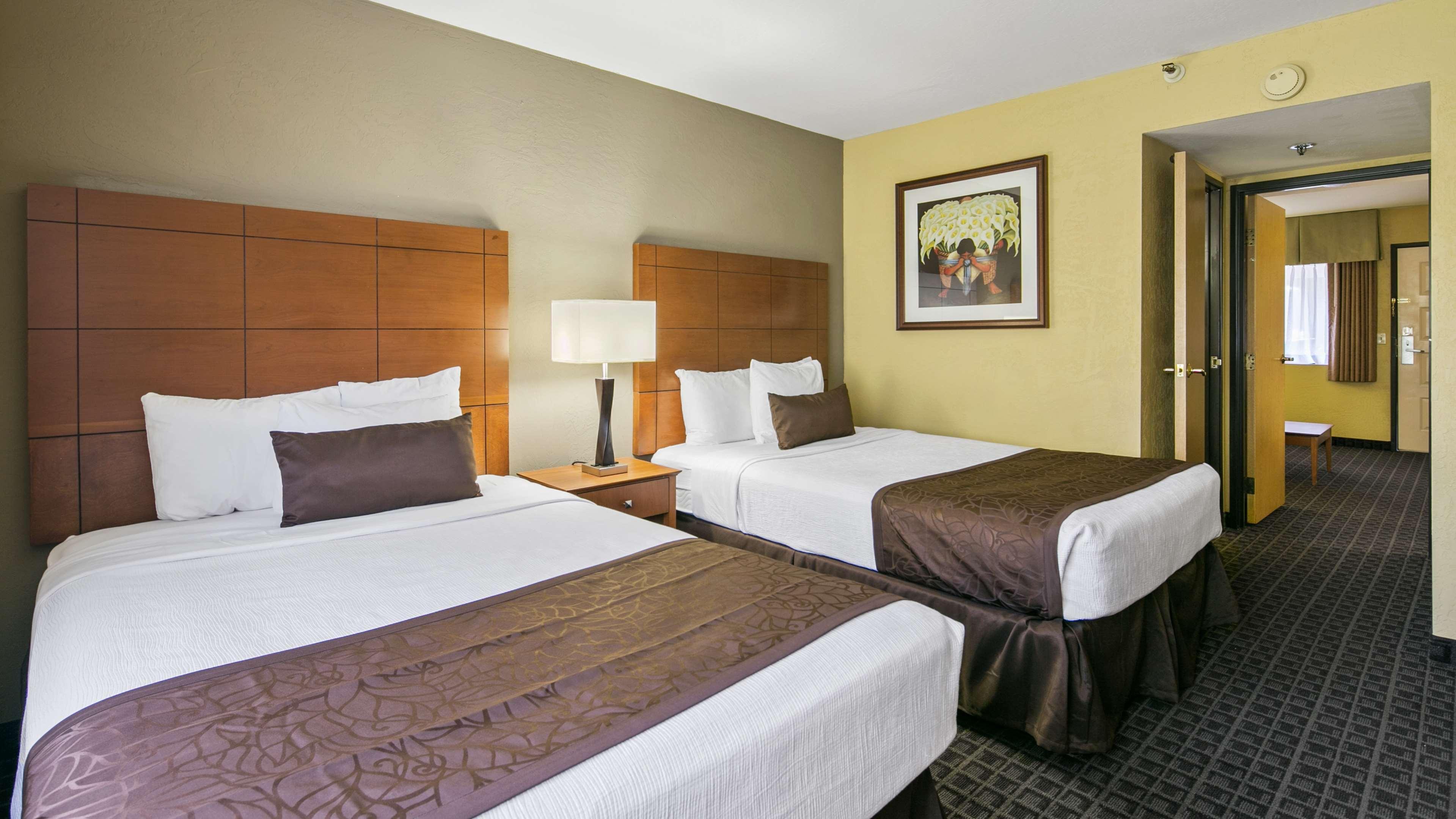 Western Thunderbird 3* Scottsdale