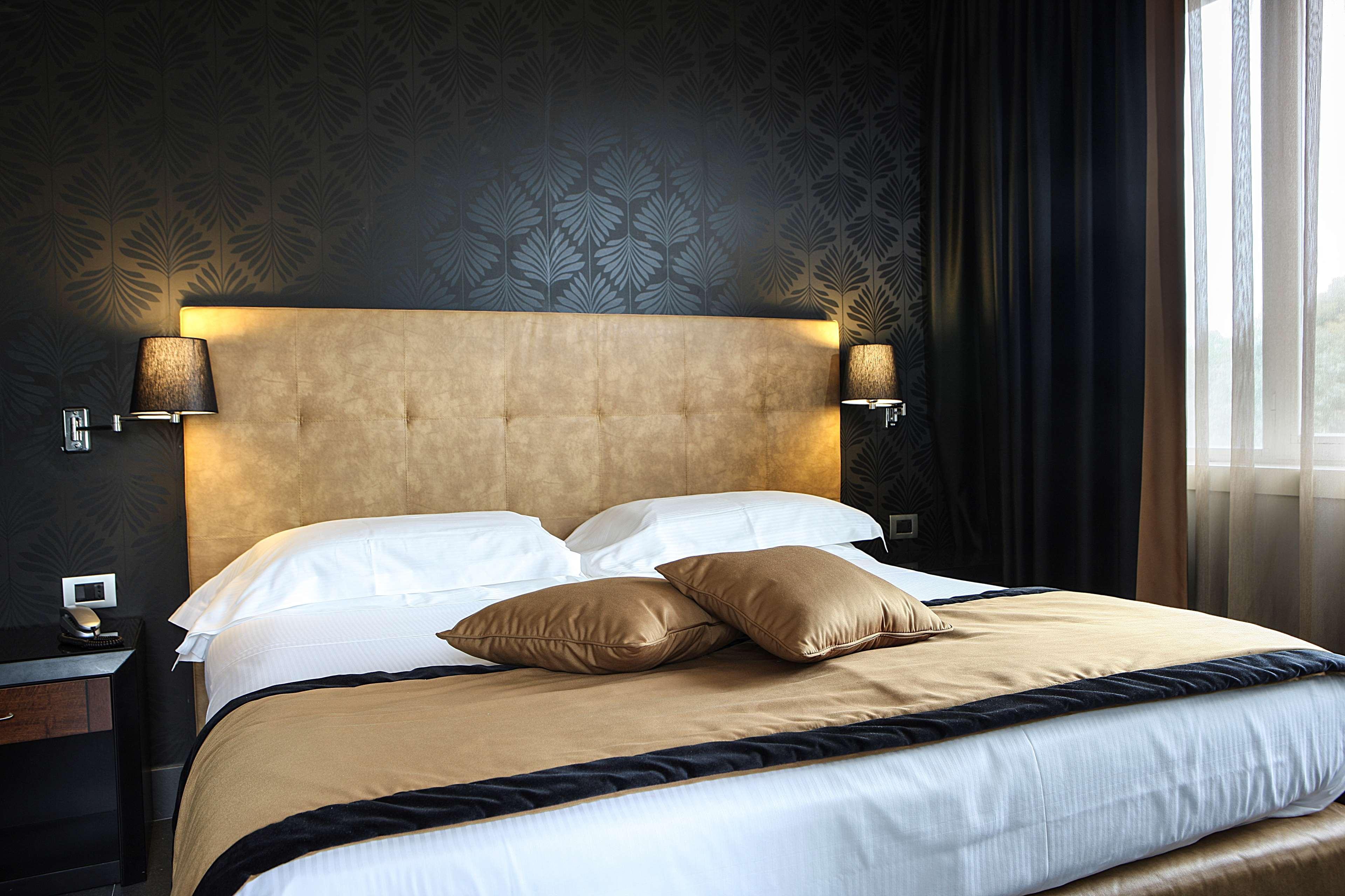Western Thunderbird Hotel 3*