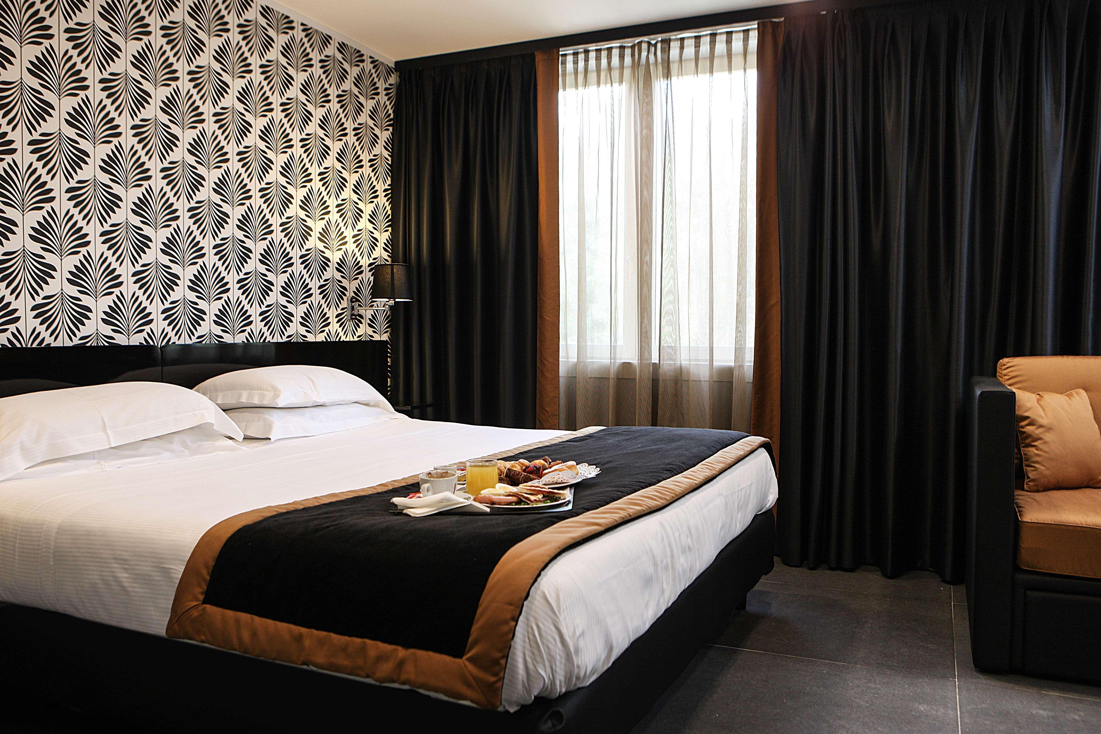 Western Thunderbird 3* Scottsdale