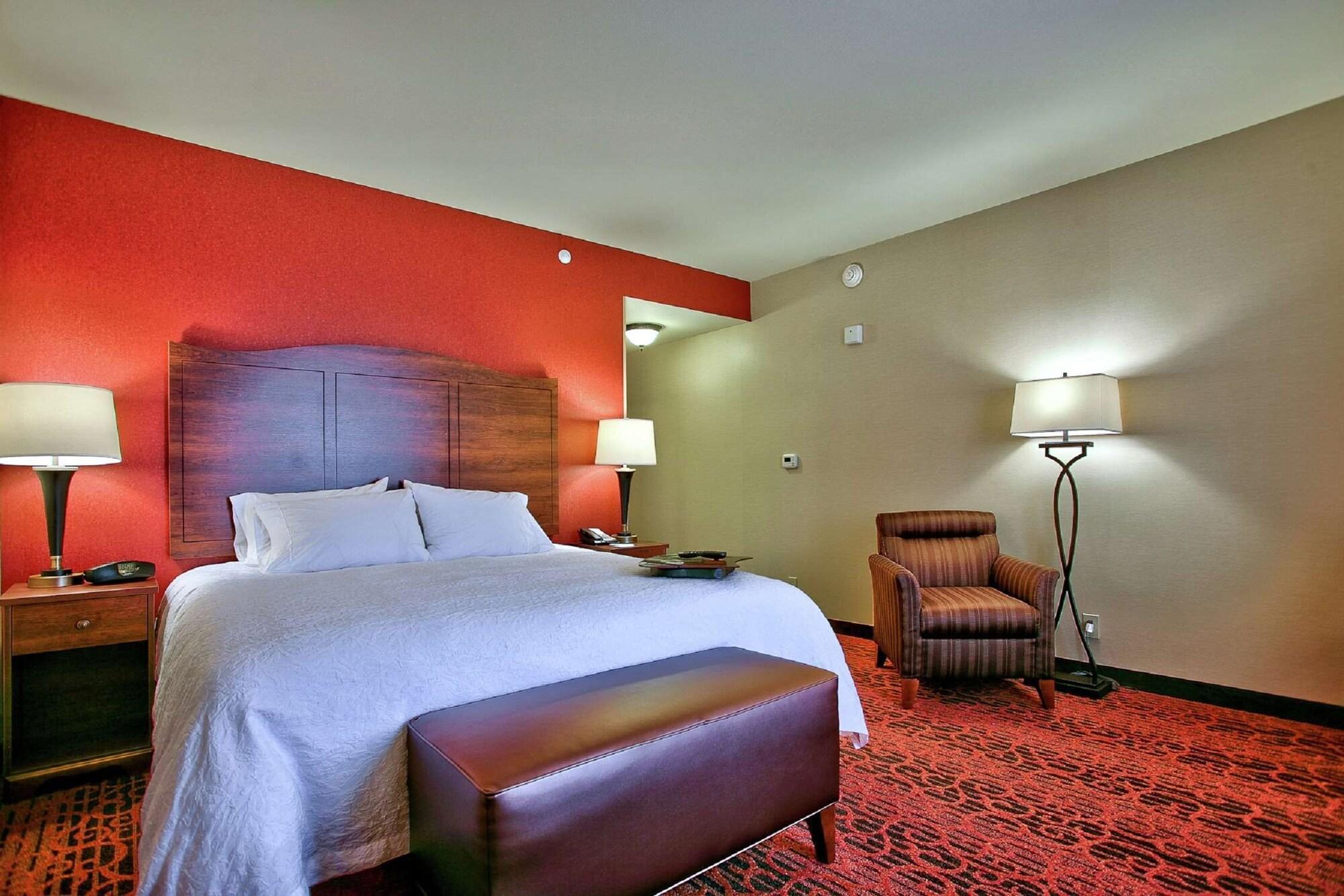 Hampton & At Talking Stick Hotel 3*