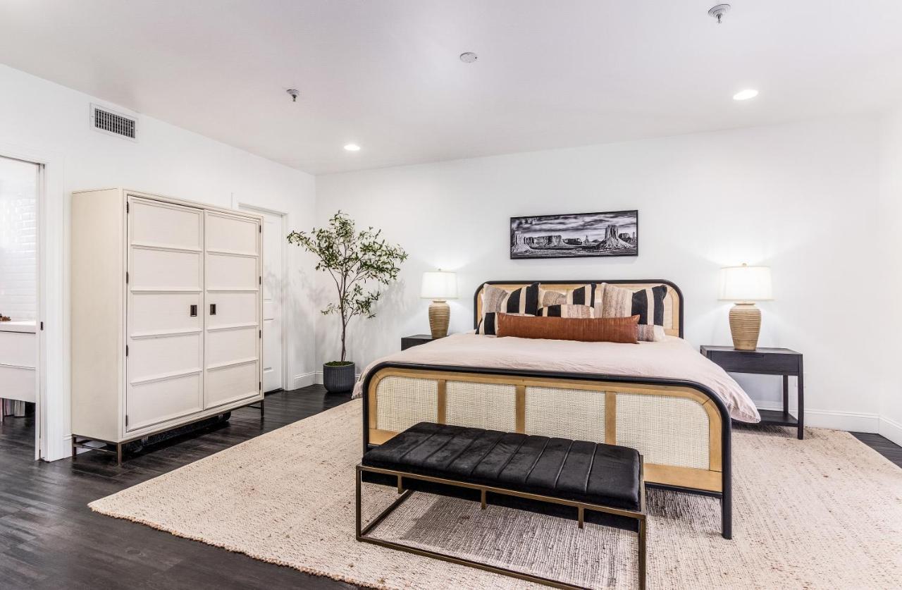 Live Above Shops And Restaurants In Oldtown Holiday home Scottsdale