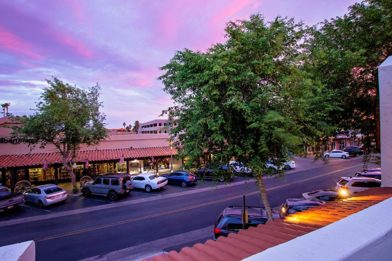 Live Above Shops And Restaurants In Oldtown Holiday home Scottsdale