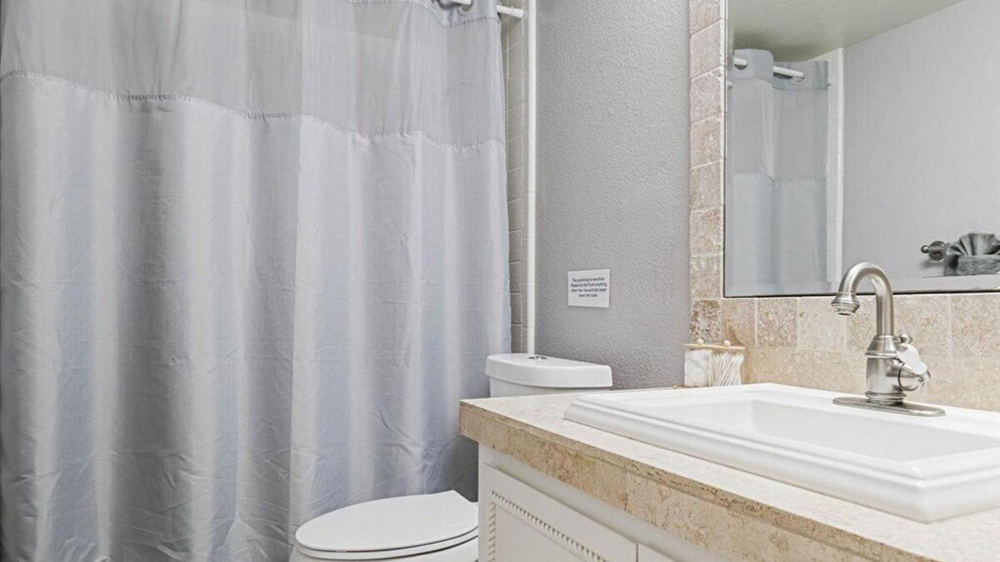 Beautiful 2-bdrm 2-bath In Old Town Casa de férias