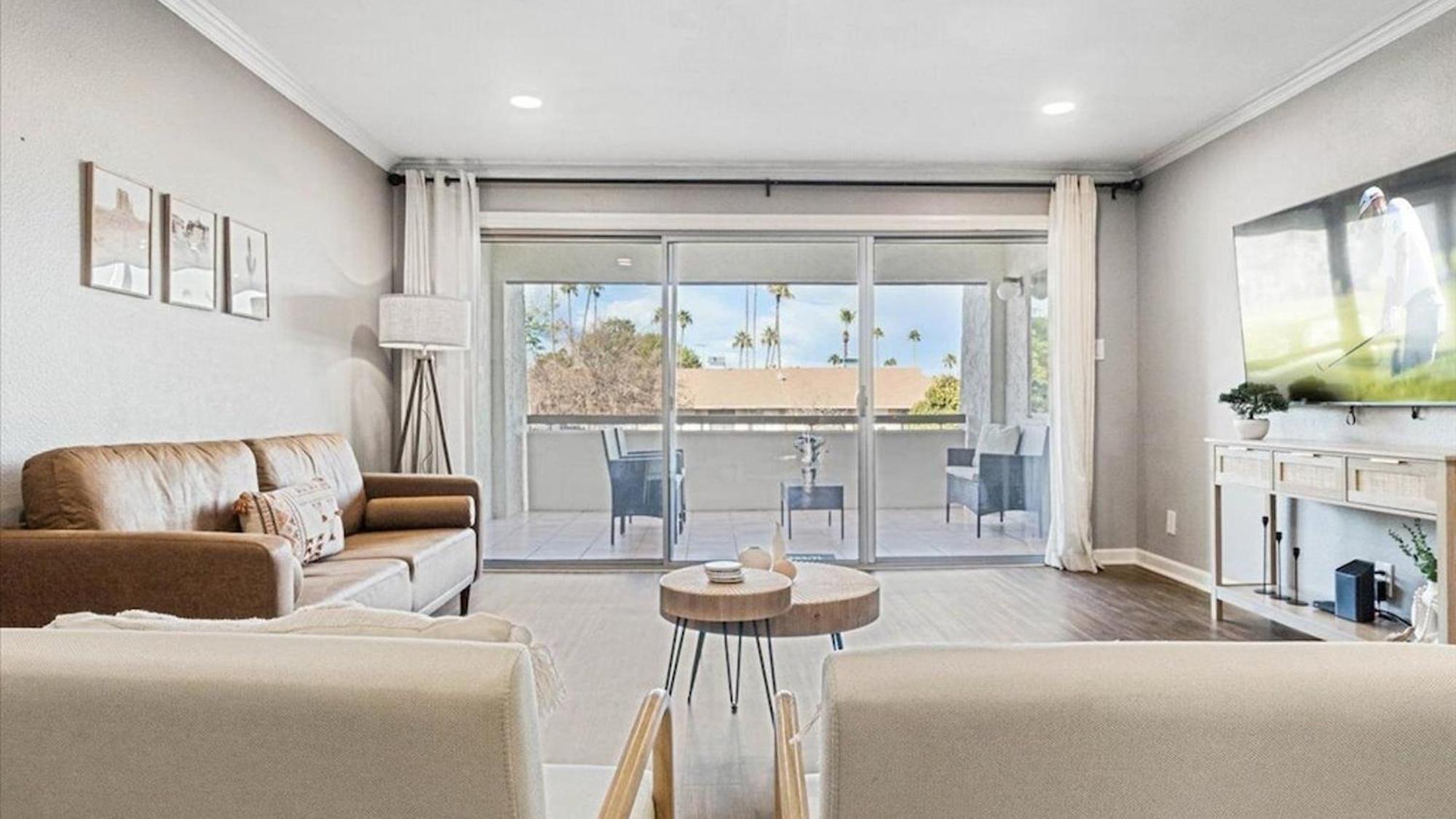 Beautiful 2-bdrm 2-bath In Old Town Casa de férias *