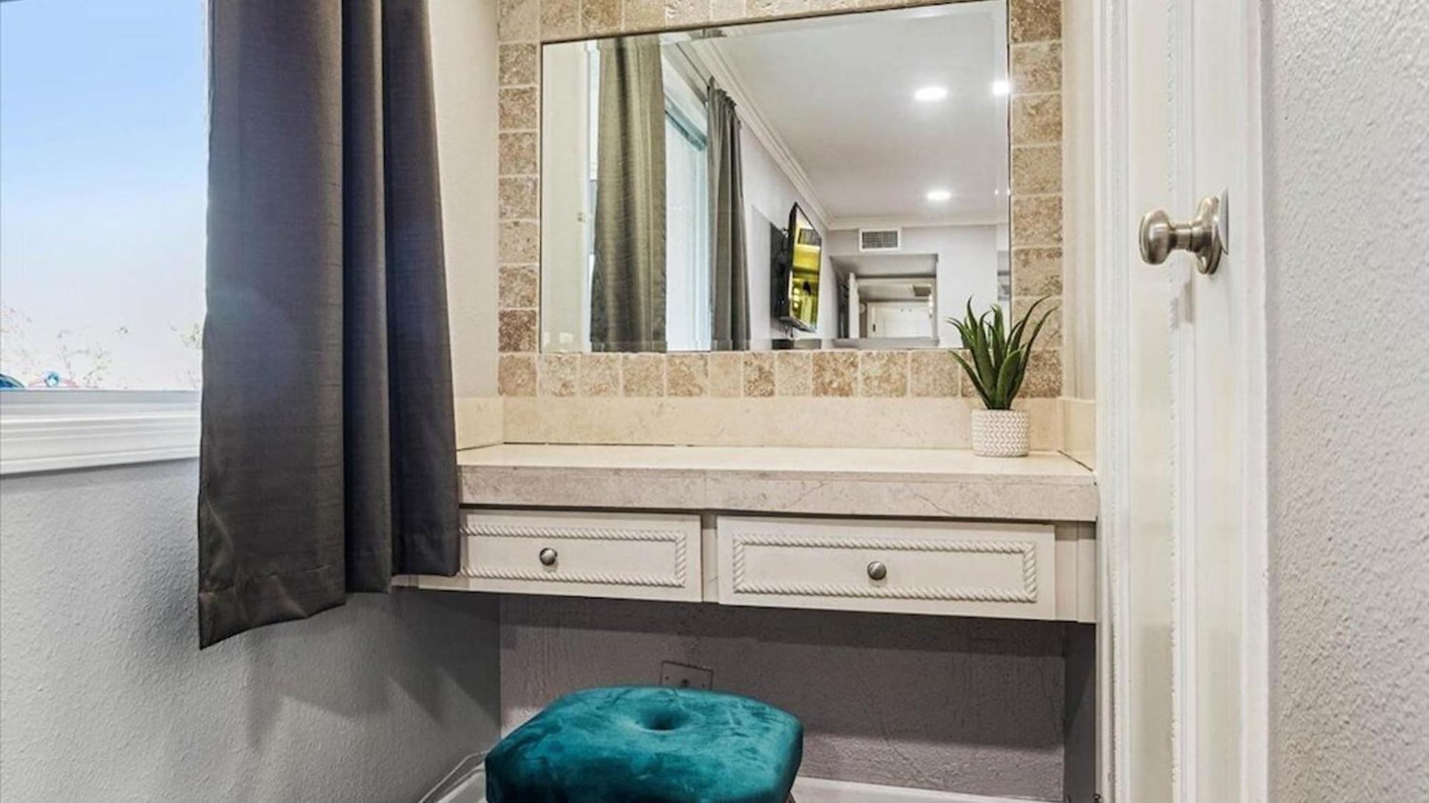Beautiful 2-bdrm 2-bath In Old Town Casa de férias