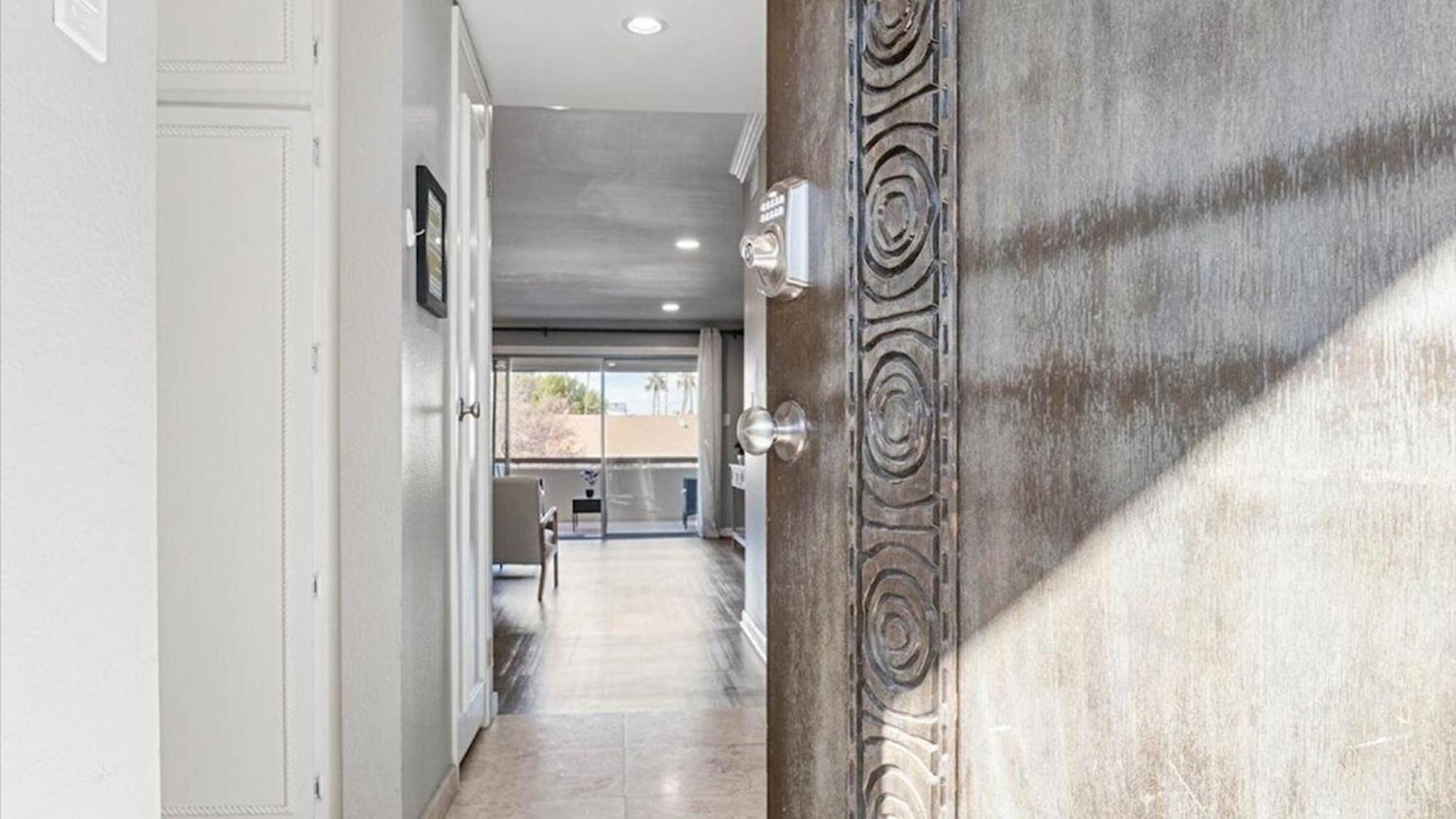 Casa de férias Beautiful 2-bdrm 2-bath In Old Town *