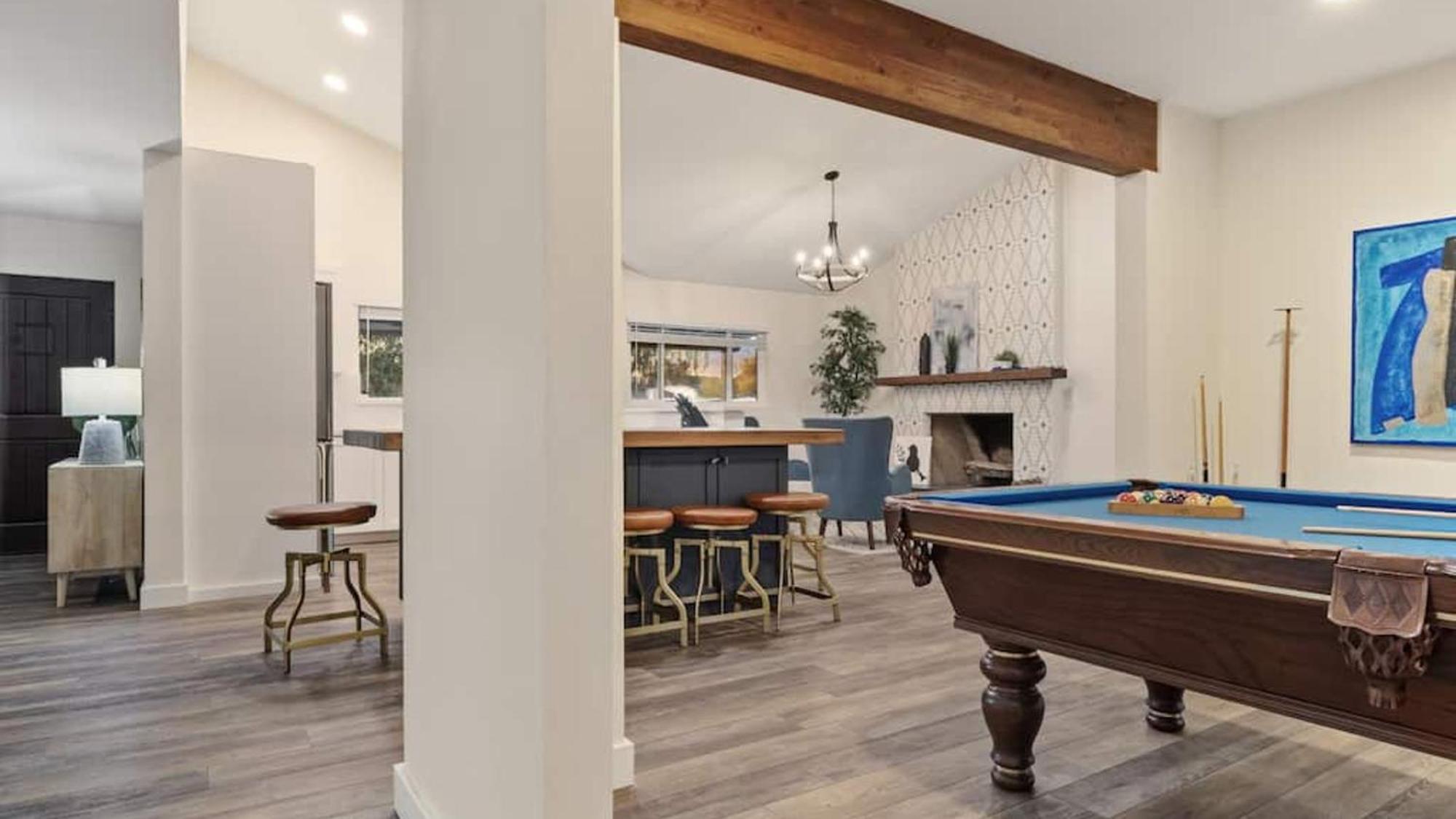 Just Listed Modern Classy 4 Bdrm Heart Of Oldtown Casa de férias