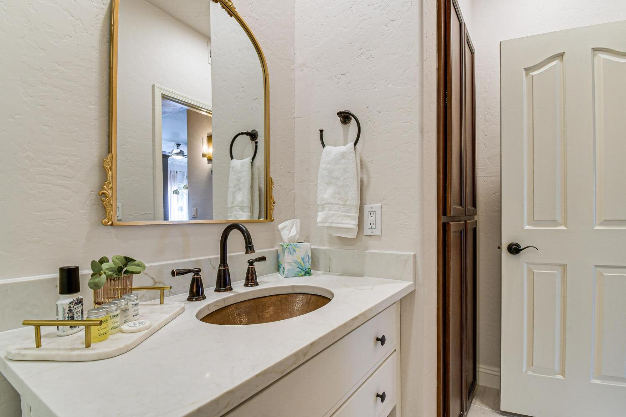 Lovely Retreat Pool And Hot Tub Access! Scottsdale