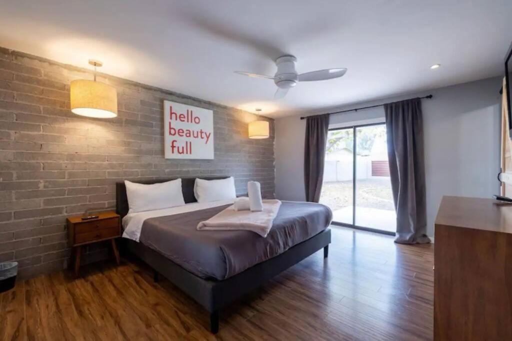 Sunshine On Sells, Pool & Bbq Grill Scottsdale