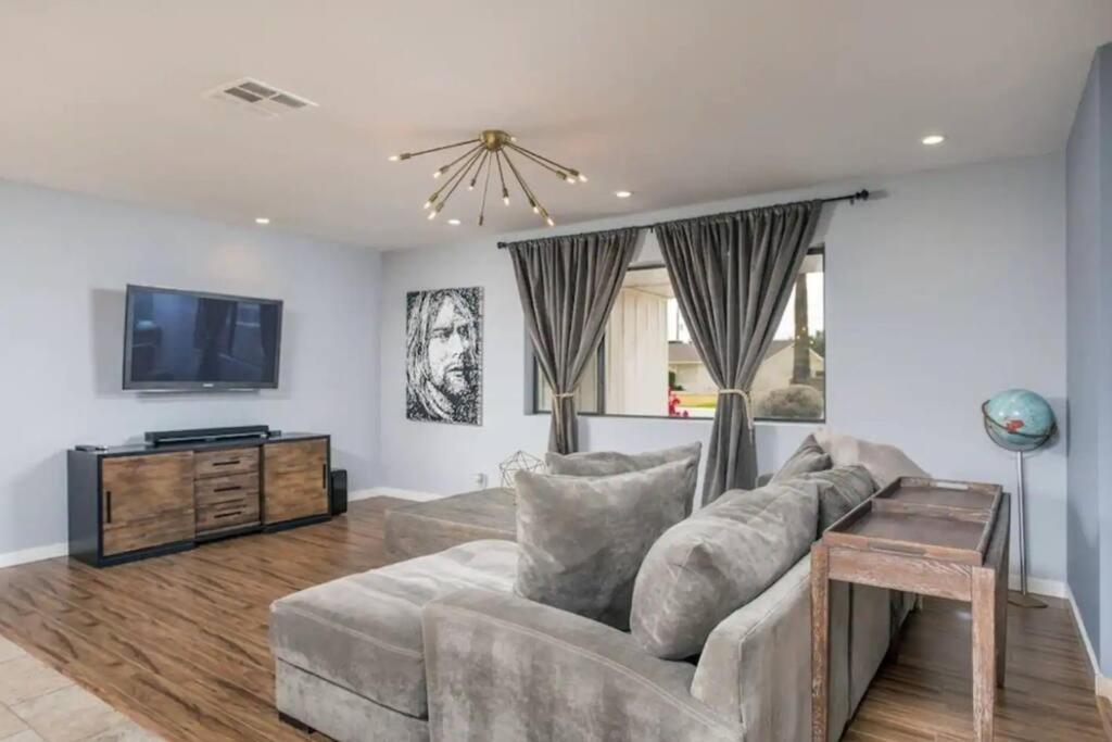 Holiday home Sunshine On Sells, Pool & Bbq Grill