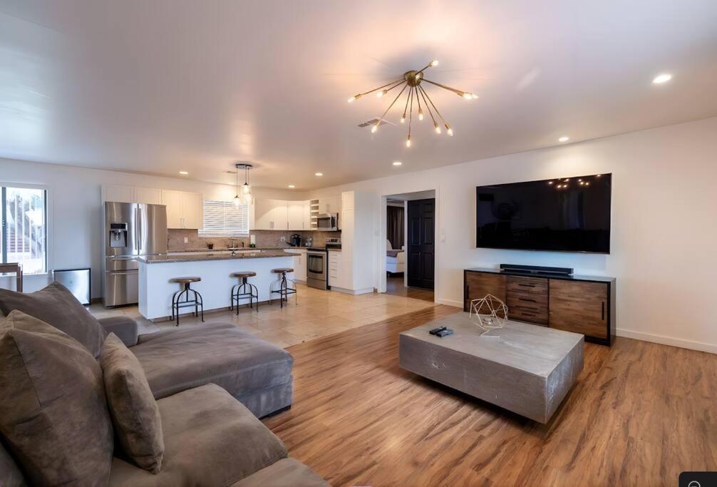 Sunshine On Sells, Pool & Bbq Grill Scottsdale
