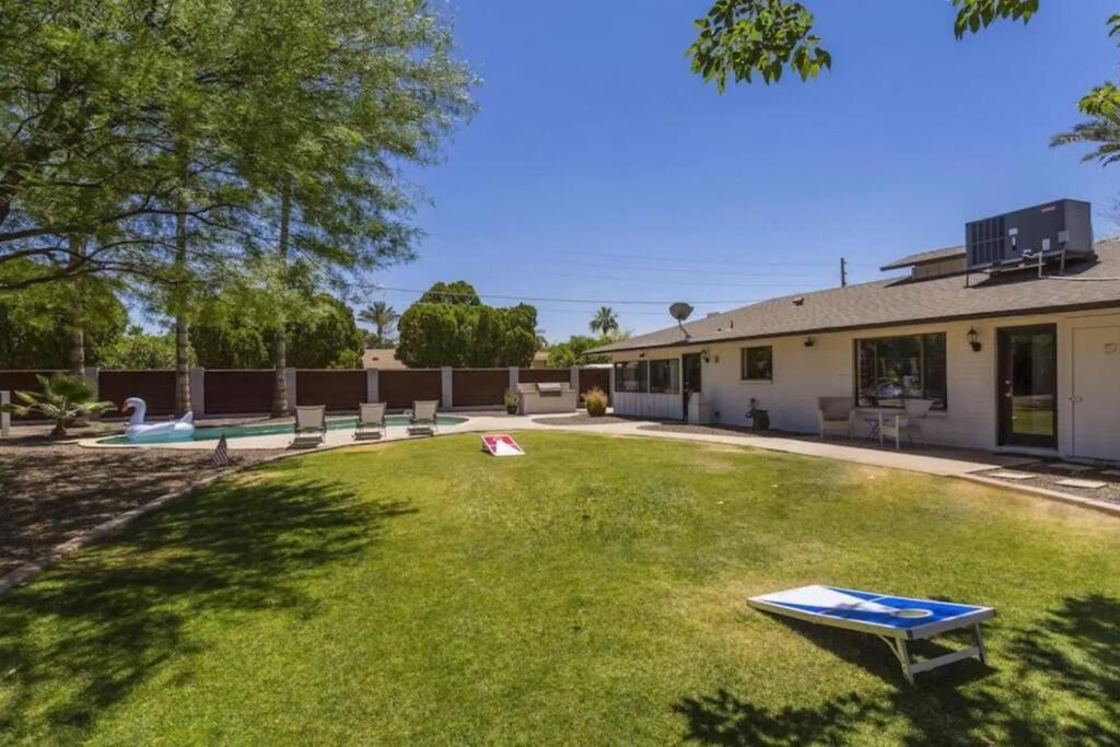Sunshine On Sells, Pool & Bbq Grill