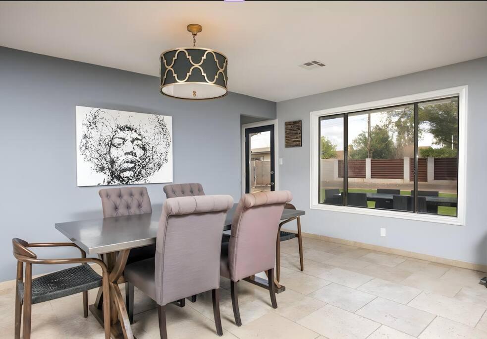 Sunshine On Sells, Pool & Bbq Grill *