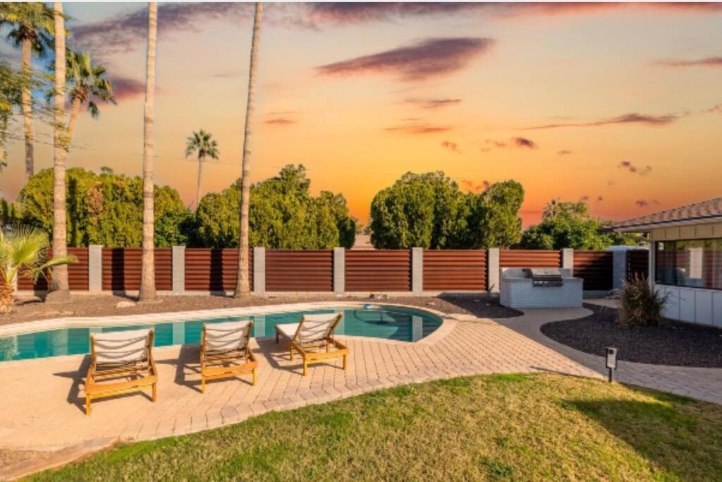 Sunshine On Sells, Pool & Bbq Grill Scottsdale