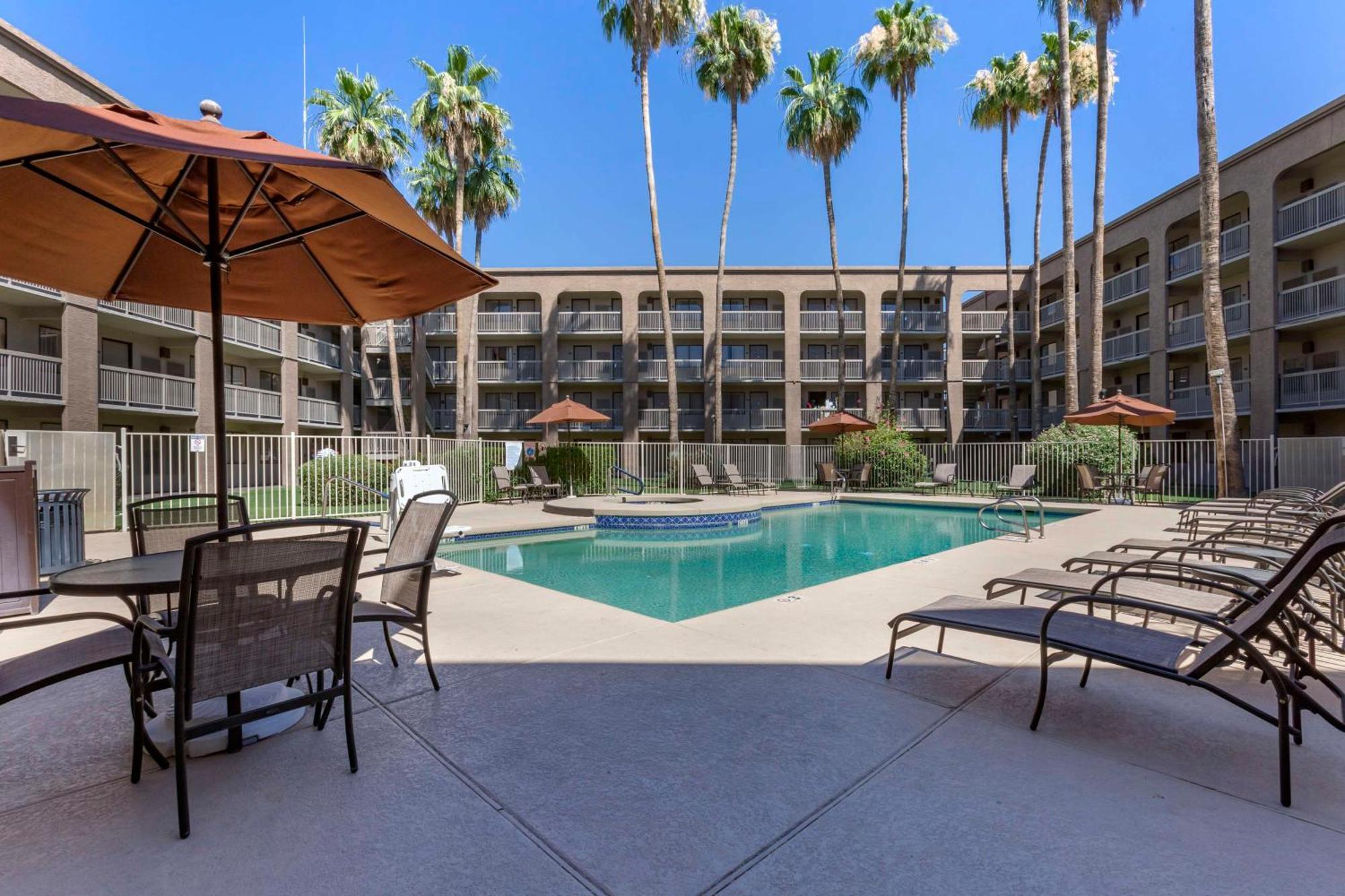 Western Thunderbird Hotel