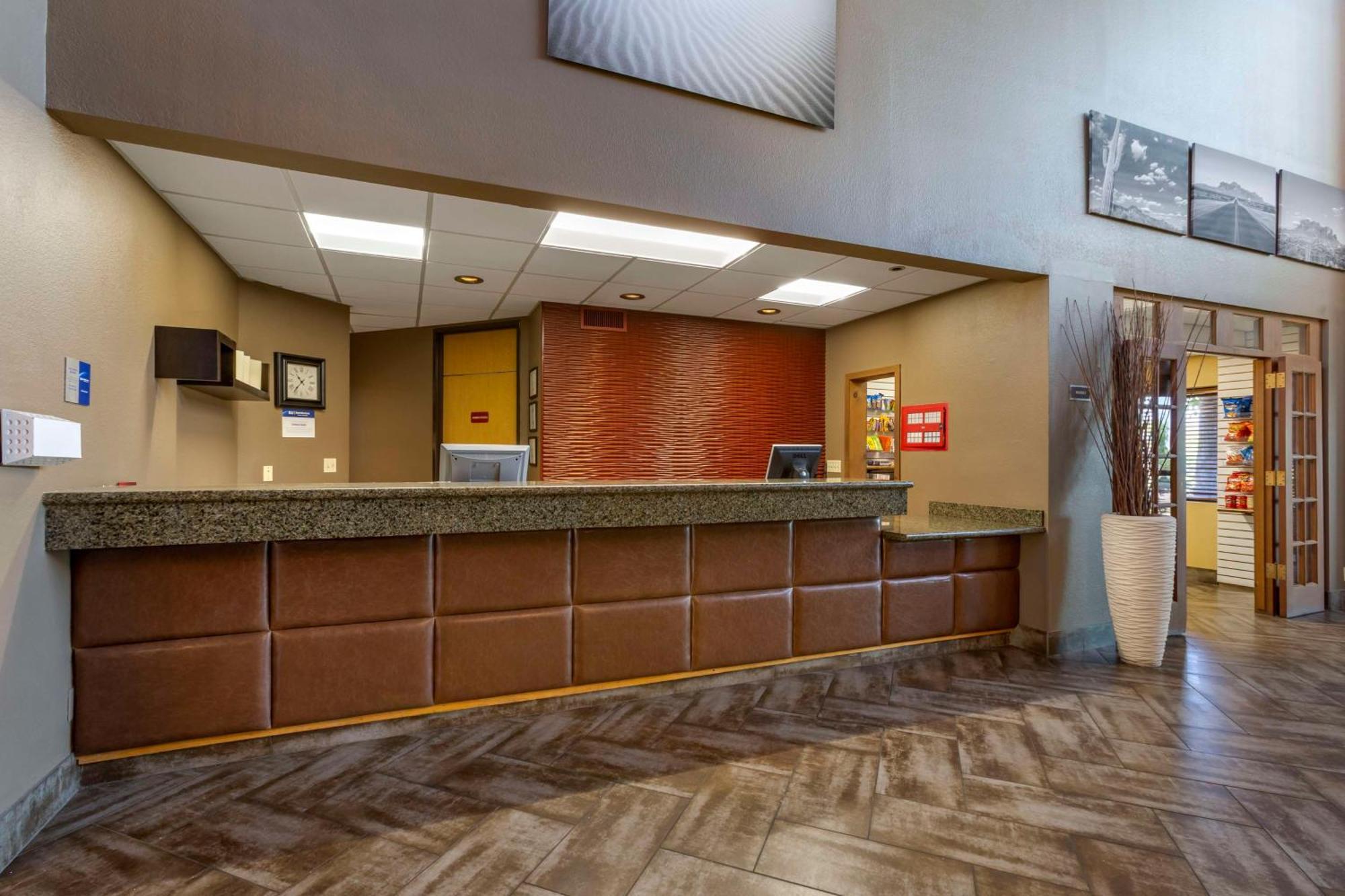 Western Thunderbird Hotel