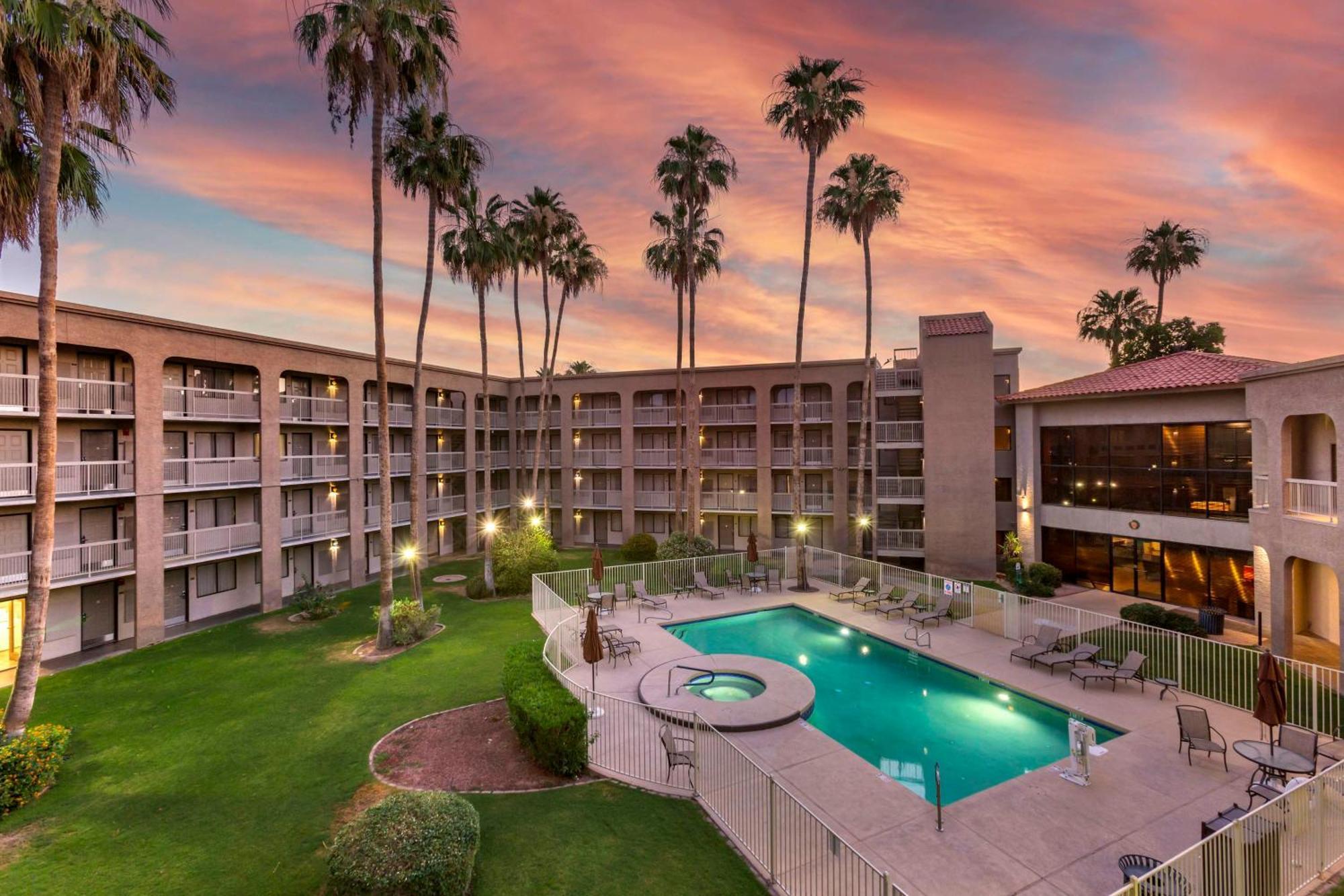 Hotel Western Thunderbird