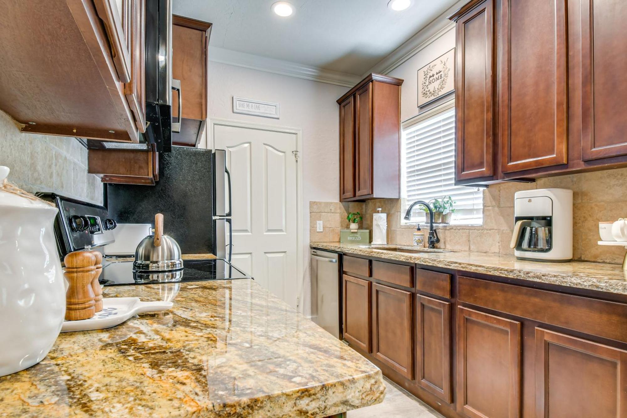 Lovely Retreat Pool And Hot Tub Access! Apartment *