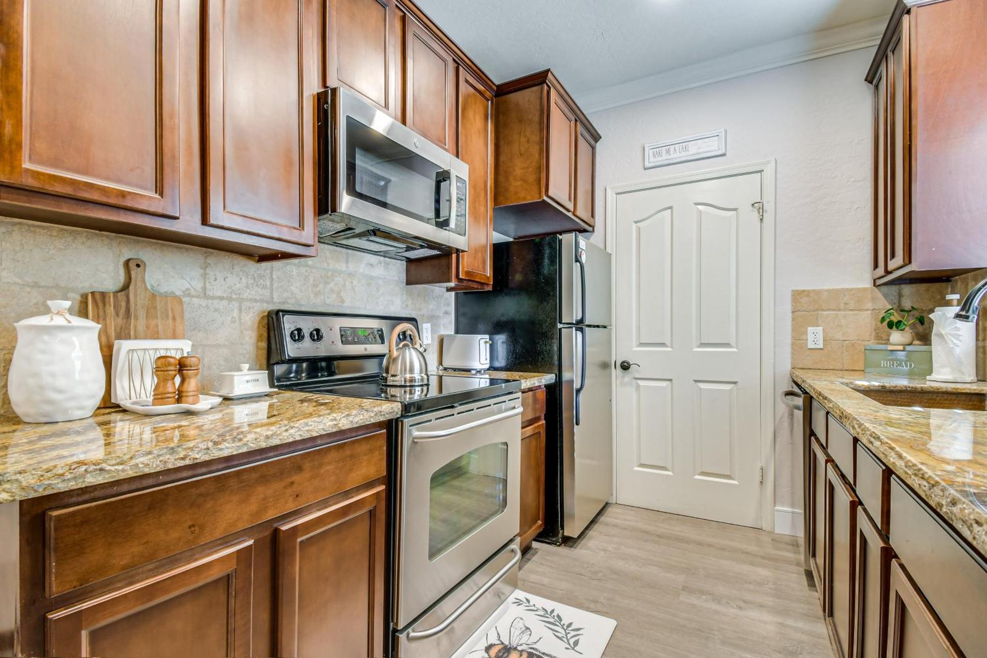 Apartment Lovely Retreat Pool And Hot Tub Access! *