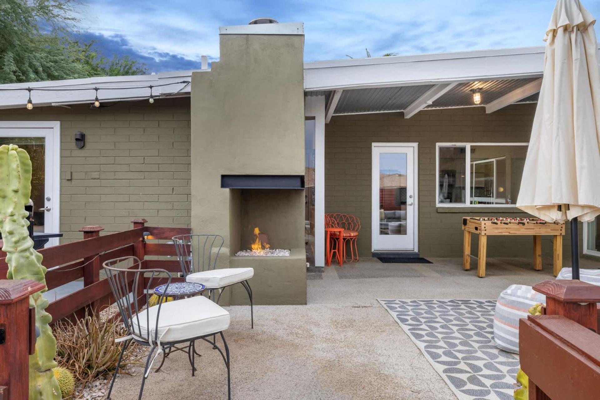 Casa de férias Mid-century Marvel - Poolside Patio With & Bocce