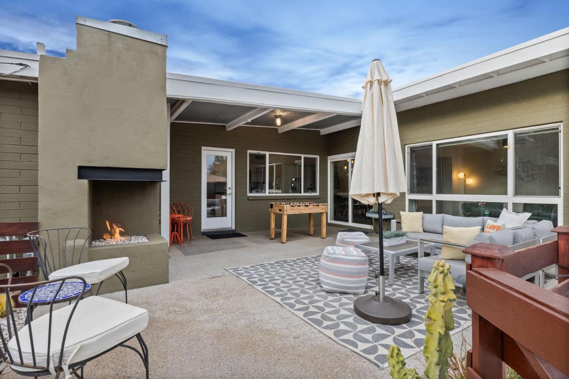 Casa de férias Mid-century Marvel - Poolside Patio With & Bocce Scottsdale